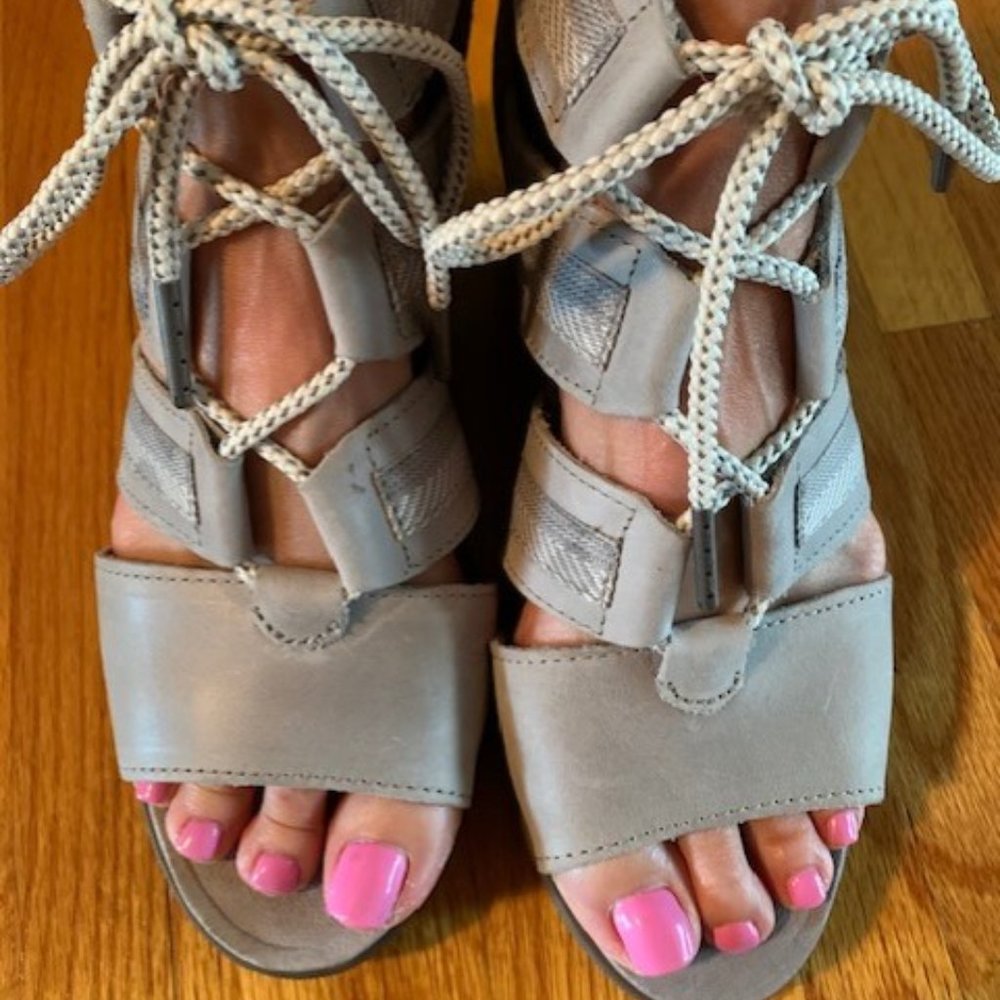 Womens Sorel Lace Shoes 9.5 - Picture 1 of 3